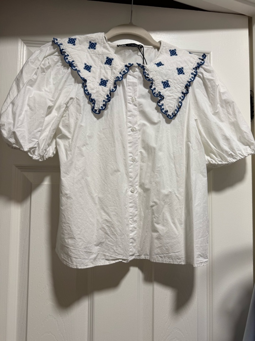 Zara White Button-Up Blouse with Embroidered Blue Oversized Collar NWOT